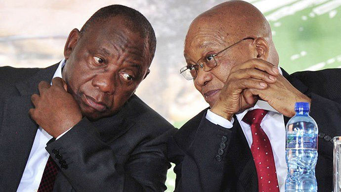 Bilden visar t.v SA nya president Cyril Ramaphosa och t.h Jacob Zuma