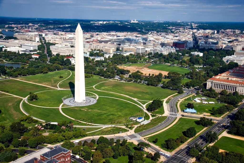 Bild med utsikt över Washington Monumentet parken framför