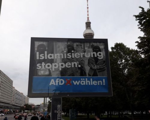 Bilden visar en valaffisch, "Stoppa islamiseringen, välj AfD", stod det på AfDs valreklam under valkampanj i Berlin (foto: Samuel Salenius).