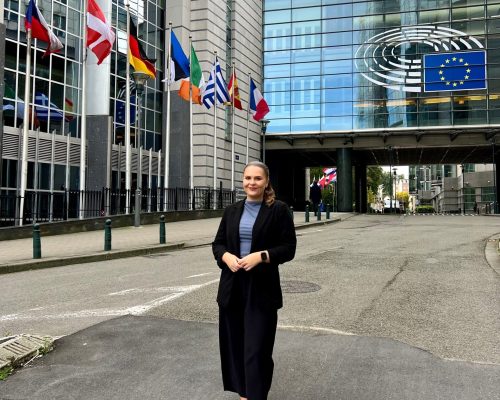 Ida Zinne utanför Europaparlamentet